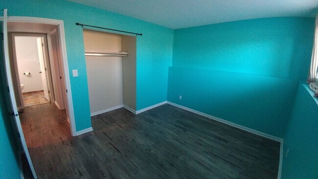 Building Photo - Spacious 4 bedroom 2 Bath Single Family Mt Pleasant