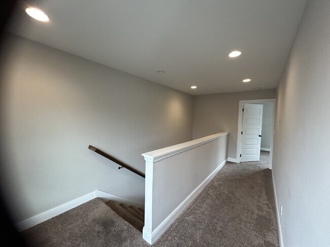 Building Photo - 2BD 2.5 BA TOWNHOME FOR RENT CLOSE TO TTU!