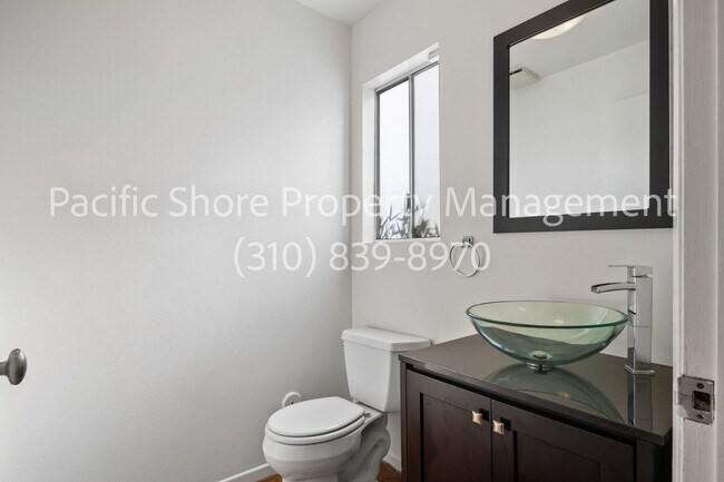 Building Photo - 2339 Hyperion Ave