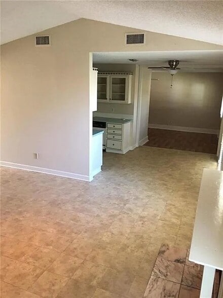 Building Photo - 2422 High Hollow Dr