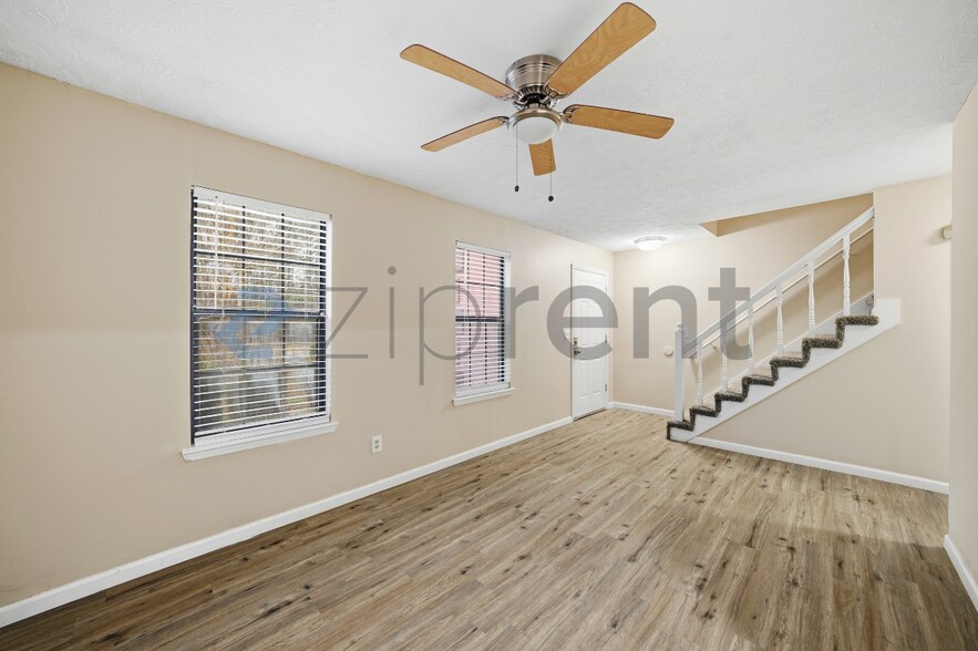 Building Photo - 5893 N Castlegate Dr