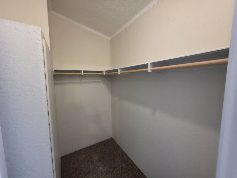 Building Photo - 1308 W Plum St
