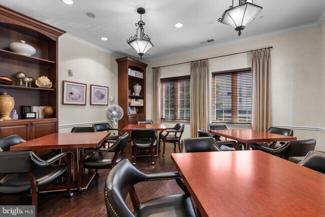 Building Photo - 1518 Enyart Way