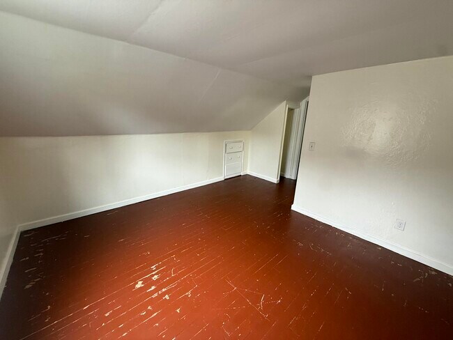 Building Photo - 203 W Elm St