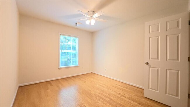 Building Photo - 135 Friars Head Dr NE