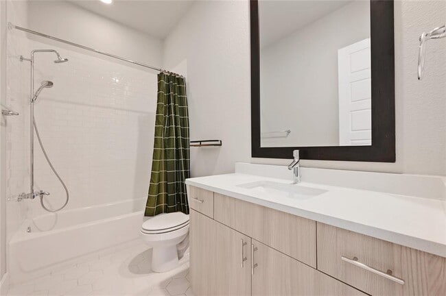 Building Photo - 6333 Florencia Ln