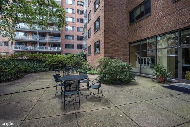 Building Photo - 4201 Cathedral Ave NW