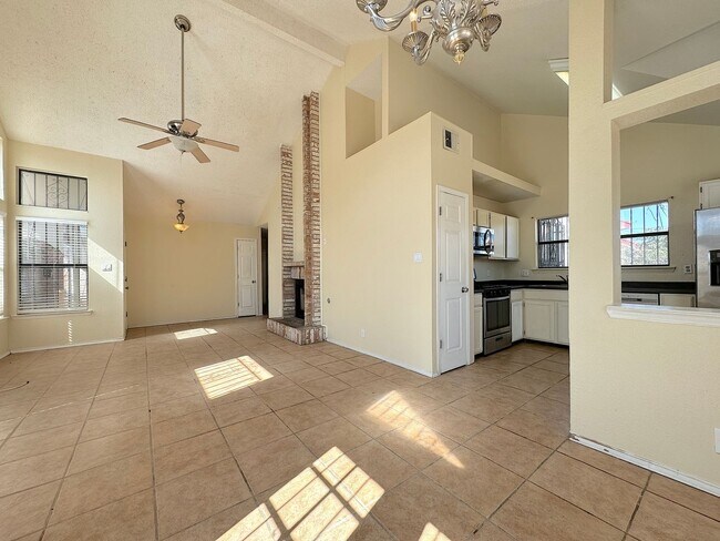 Building Photo - West El Paso 3bed/2Bath refrig A/C Home