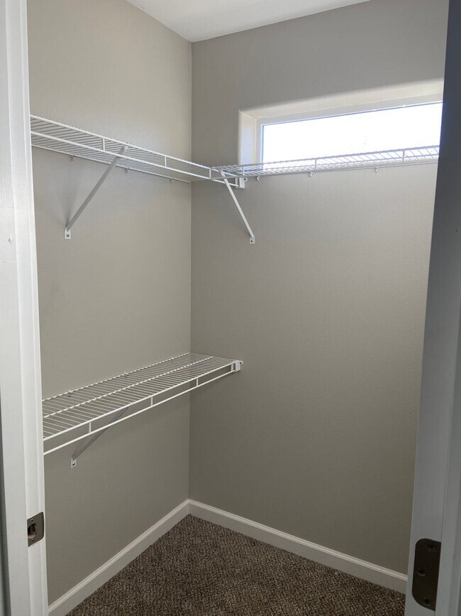 Building Photo - 171d