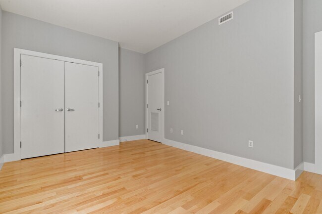 Building Photo - 70 Lincoln St