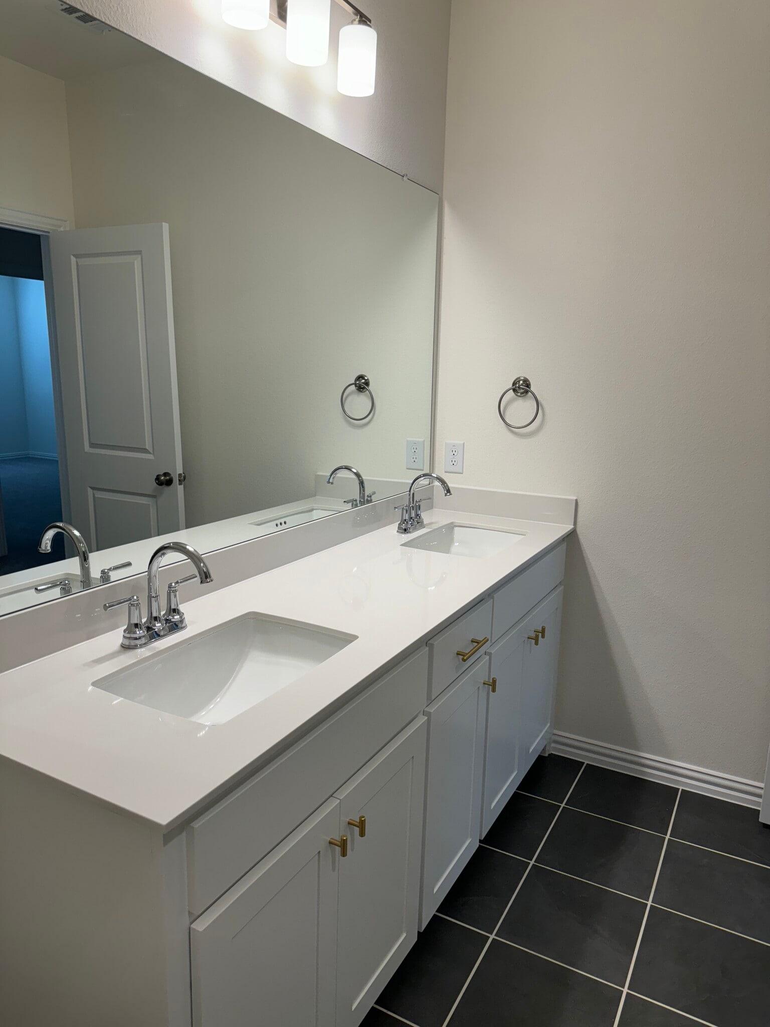 Building Photo - 2821 Jacaranda Dr