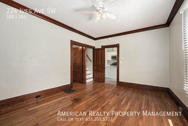 Building Photo - 224 Ives Ave SW