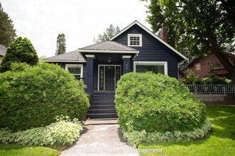 Building Photo - Beautiful Home Across the Street from Drak...