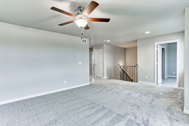 Building Photo - 3 Bedroom 3 Bath home in Raindance