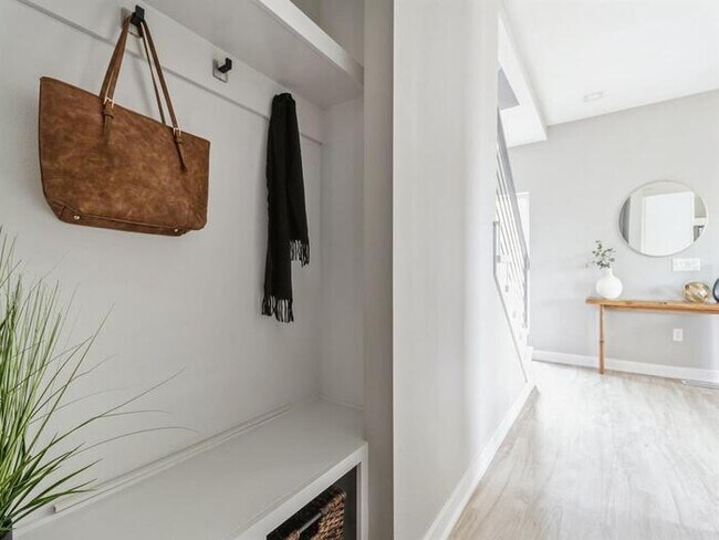 Building Photo - 15588 Rocklyn Place