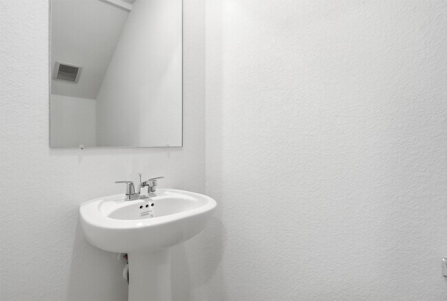 Building Photo - 26914 Dalmatian Bellflower Dr