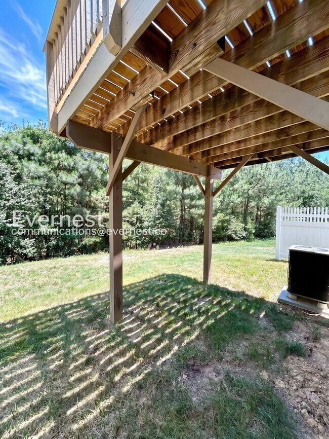 Building Photo - 3 Bed/2.5 Bath Townhome with Garage / Available Now!