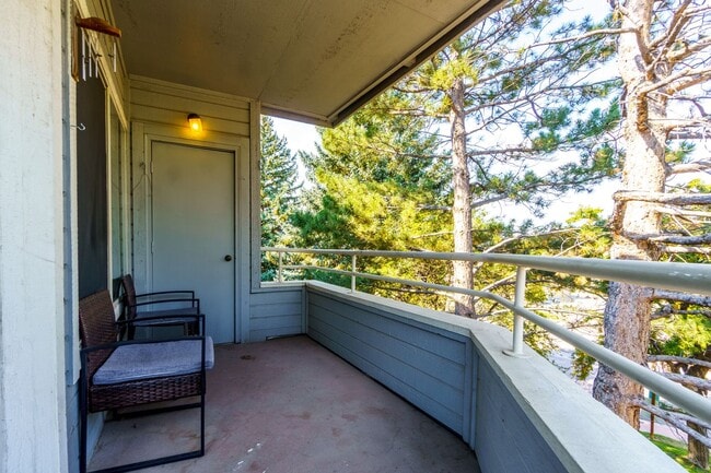 Building Photo - Beautiful Condo on Iguana – Now Available for Rent