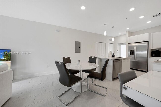 Building Photo - 8167 NW 41st St