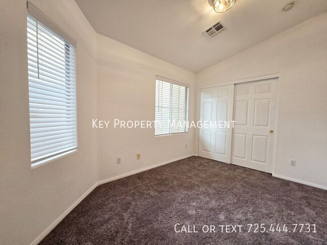 Building Photo - *ADORABLE, BRIGHT AND OPEN 3 BED/ 2 BATH H...