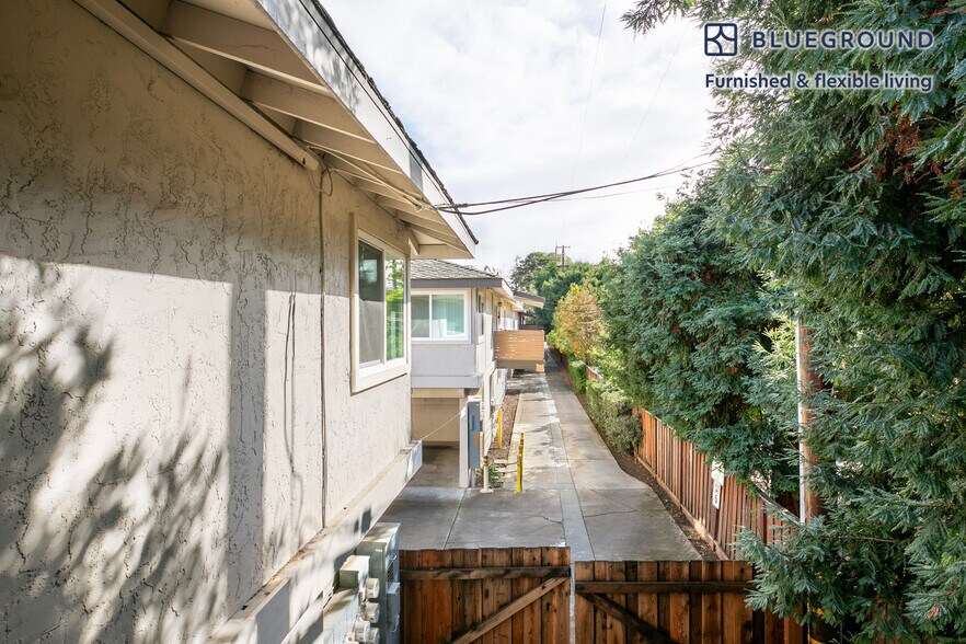 Building Photo - 854 Jordan Ave