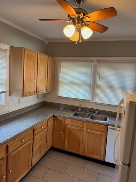 Building Photo - 542 52nd St S