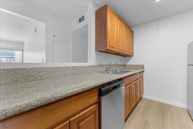 Building Photo - 18620 Hatteras St