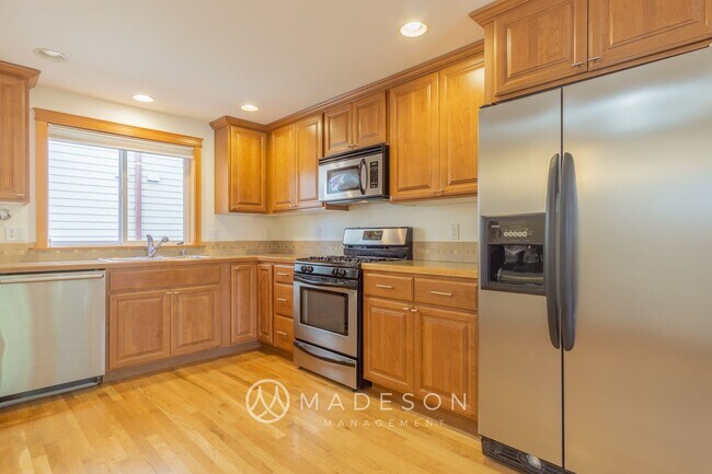 Building Photo - Modern Ballard Townhome | 2 Primary Suites + Office | Garage | Walk to Market ST!