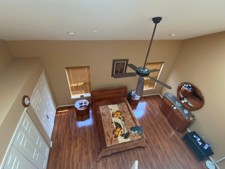 Building Photo - 725 Dell Ct