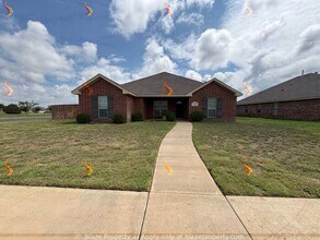 Building Photo - Charming Corner Lot Home in Desirable City...