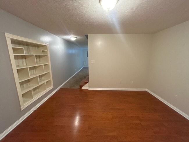 Building Photo - Welcome to 4 Bedroom and 3.5 Bath Home In ...