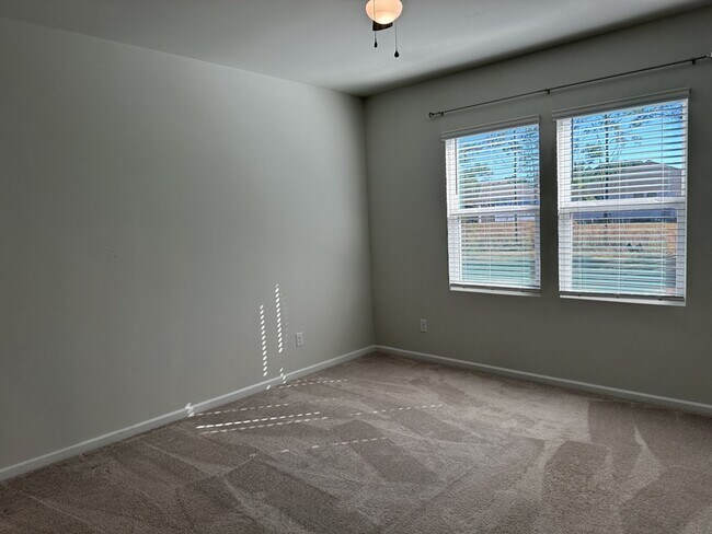 Building Photo - 964 Longleaf Dr