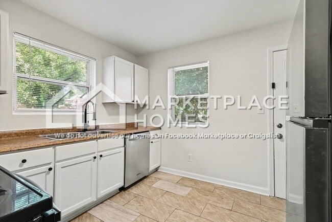 Building Photo - 2110 Dellwood Pl