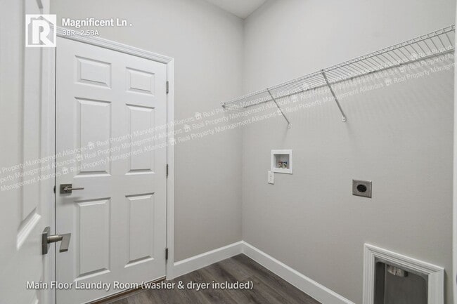 Building Photo - AVAILABLE TODAY!  New Luxury Townhome finished with High-End Touches