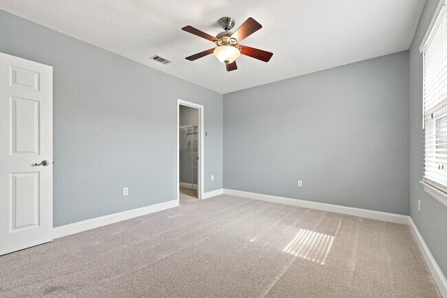 Building Photo - 530 Valparaiso Pkwy