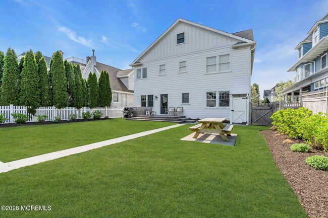 Building Photo - 112 Sylvania Ave