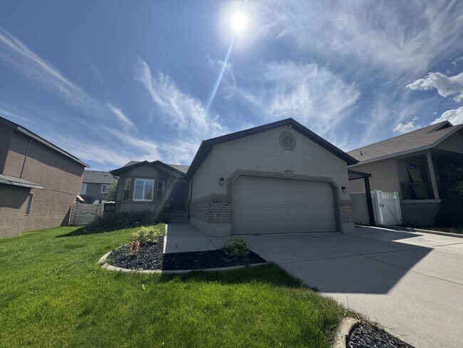 Building Photo - 4931 W Berry Creek Dr