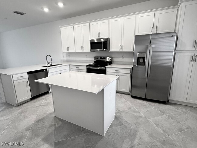 Primary Photo - 5527 Double Eagle Cir