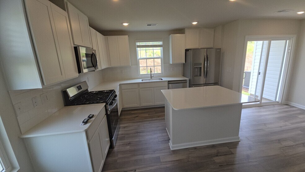 Building Photo - 121 Tango Dr
