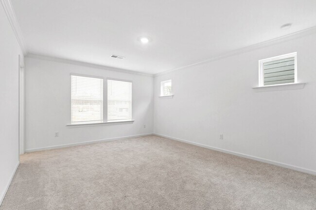 Building Photo - Chic End-Unit Townhome in Forestville Station!