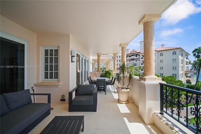 Building Photo - 19234 Fisher Island Dr