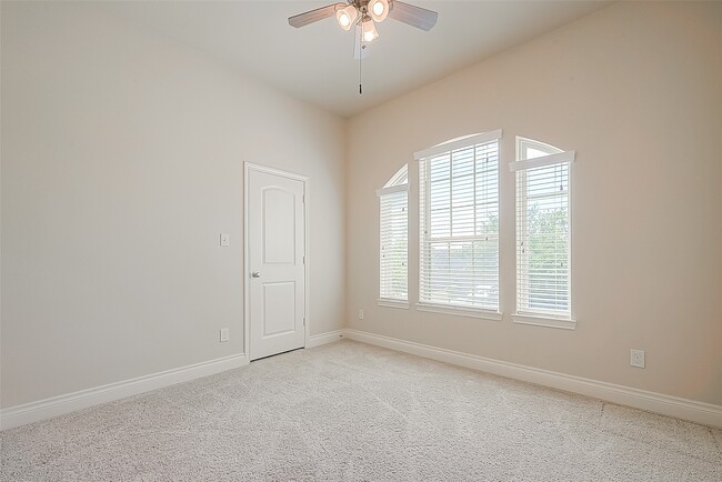 Building Photo - 14113 Timber Bluff Dr