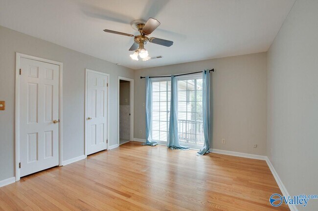 Building Photo - 2700 Briarwood Dr SE