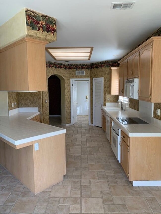 Building Photo - 9805 Paper Moon Way