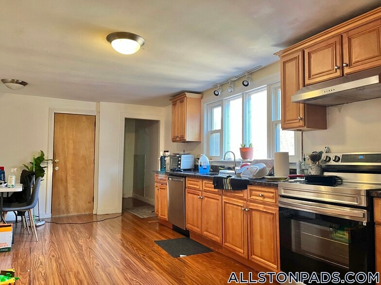 Building Photo - 26 Greylock Rd