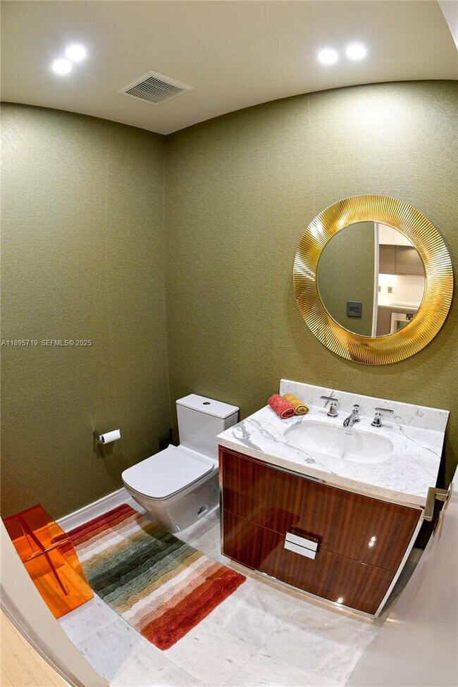 Building Photo - 15701 Collins Ave