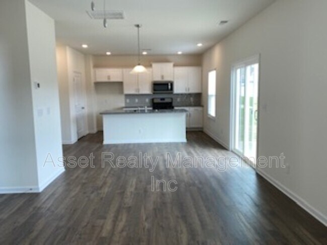 Building Photo - 12134 Evergreen Dr NE