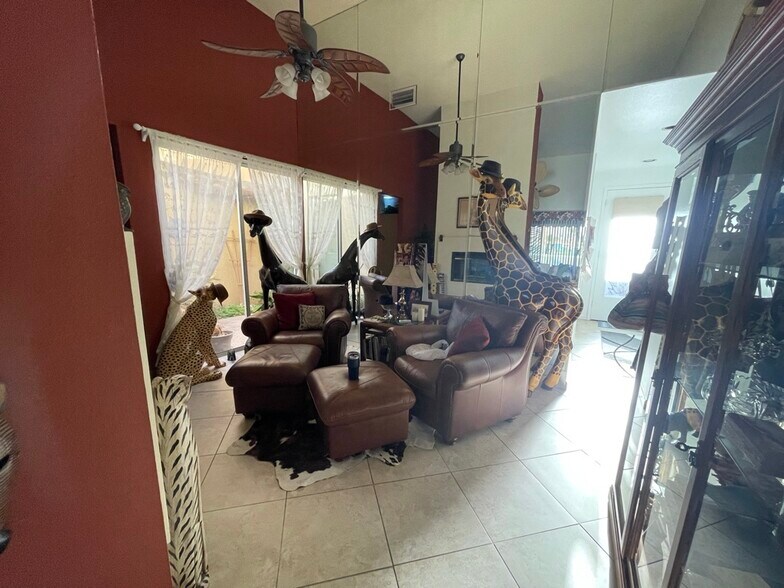 Den - 141 Lake Shore Dr