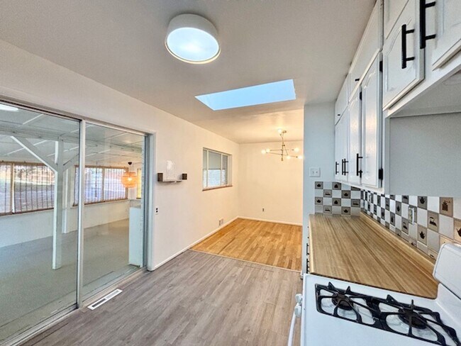 Building Photo - FREE AUGUST RENT!! - Harris Park Brick Ranch