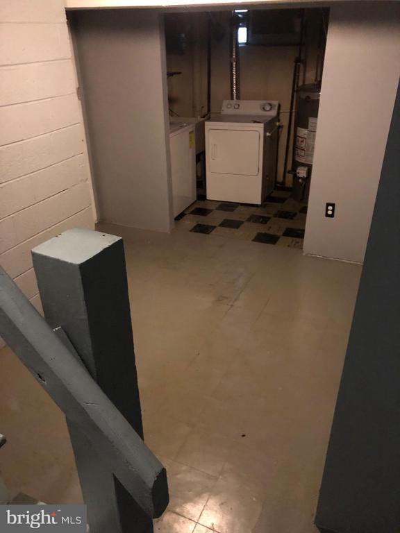 Building Photo - 8550 Tolbut St